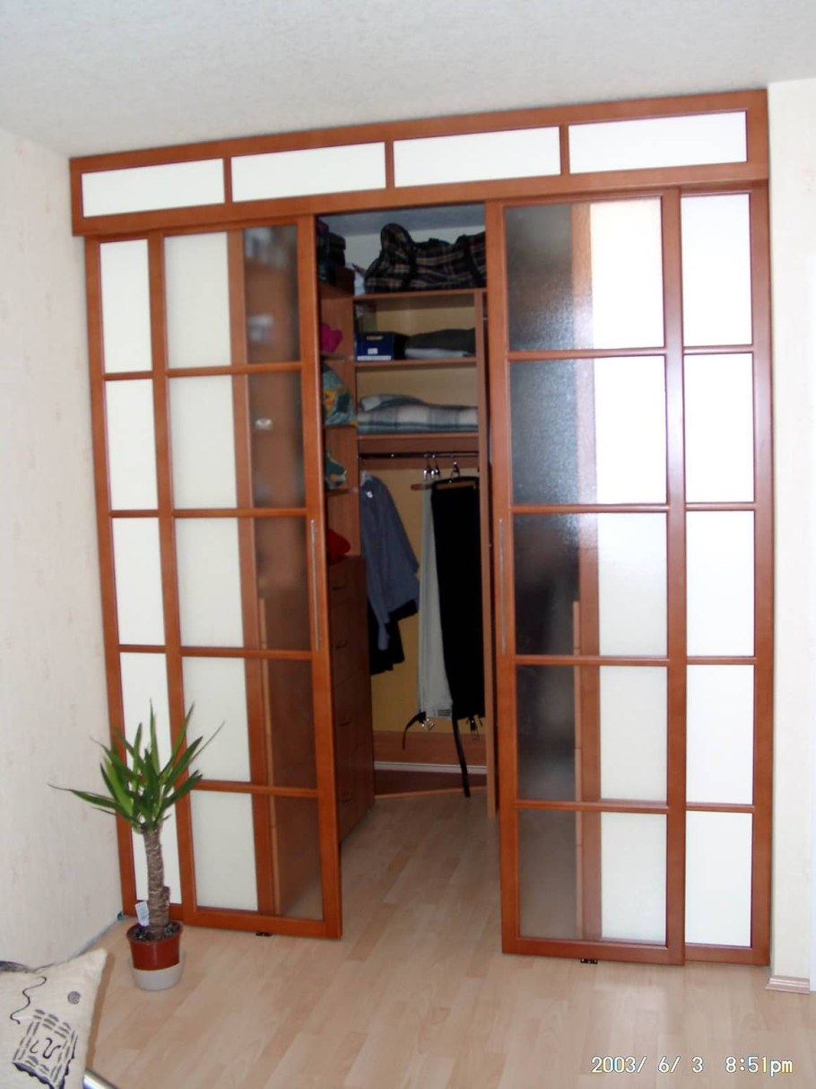 Раздвижные двери в гардеробную комнату