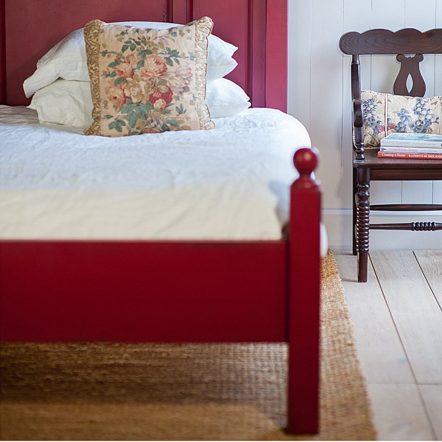 Кровать в британском стиле