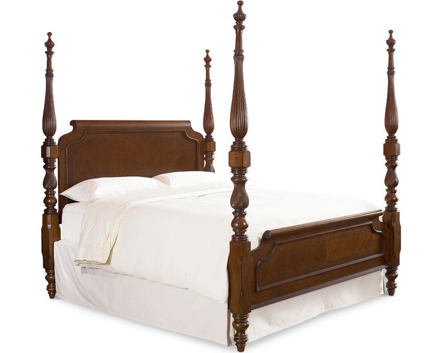 Кровать со столбами