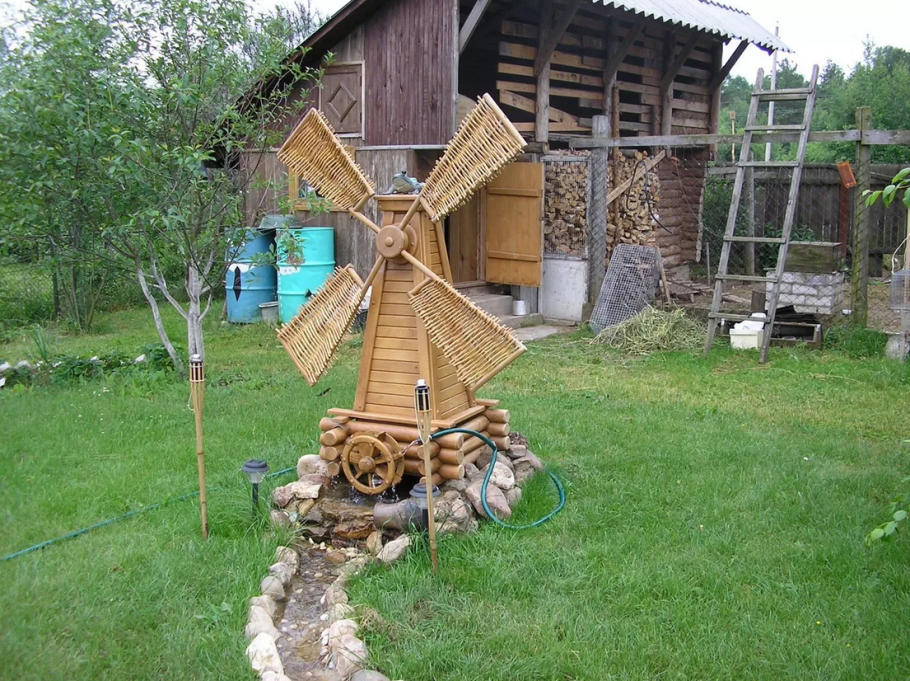 Мельница для сада из дерева