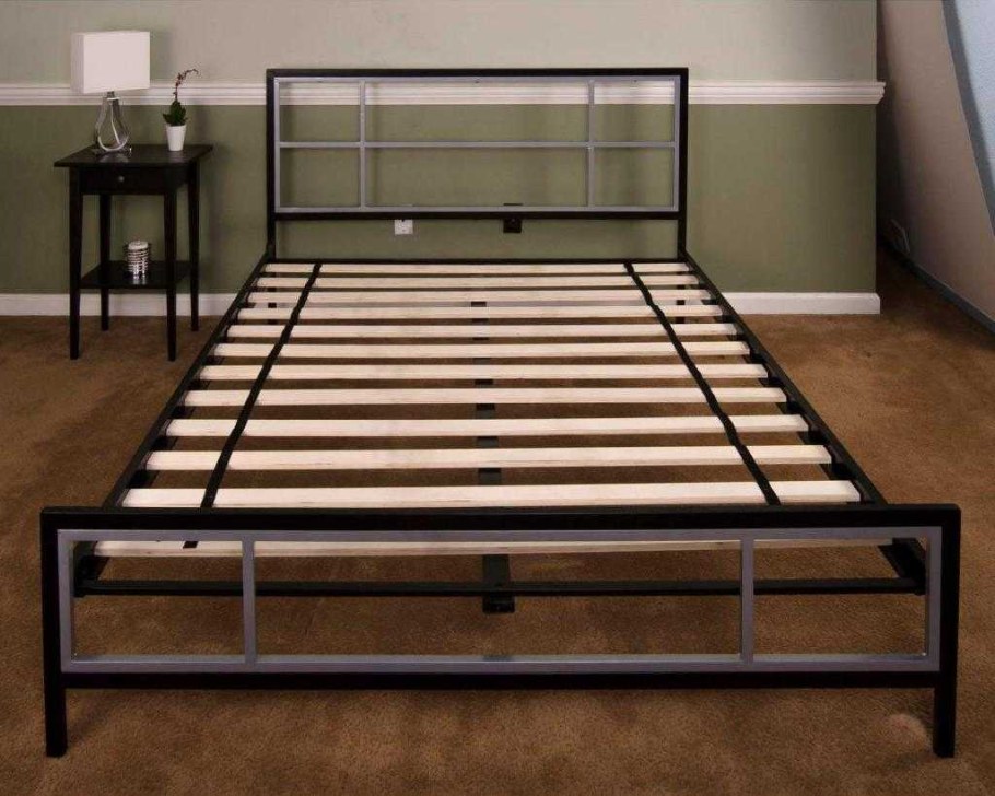 Кровать из металлокаркаса