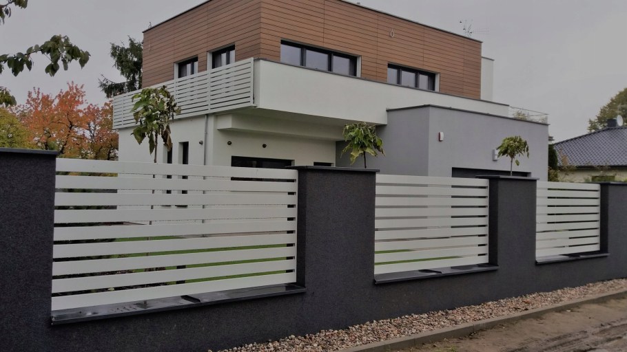 Красивый современный забор