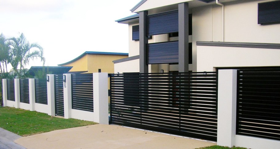 Забор коттеджа красивый