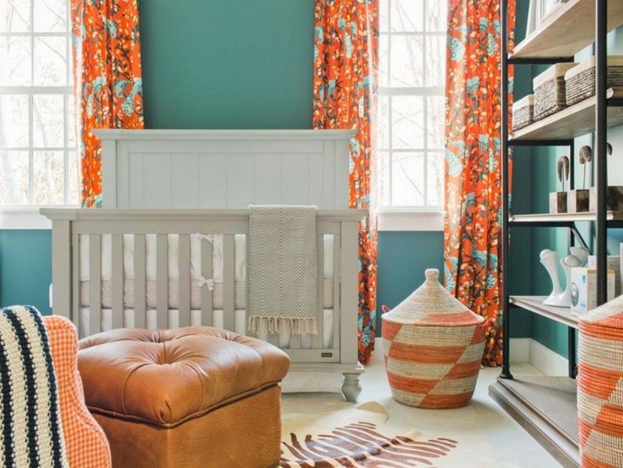 Оранжевые занавески в интерьере