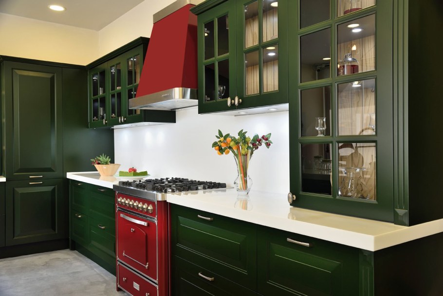 Кухня зеленого цвета