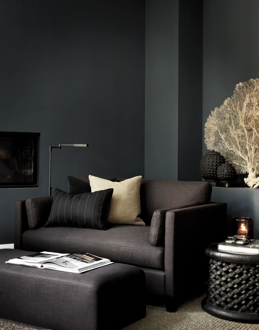 Темно серые стены