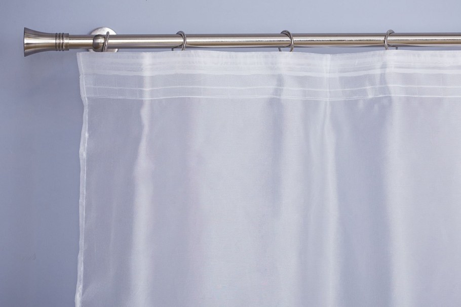 Тюль на карнизе труба