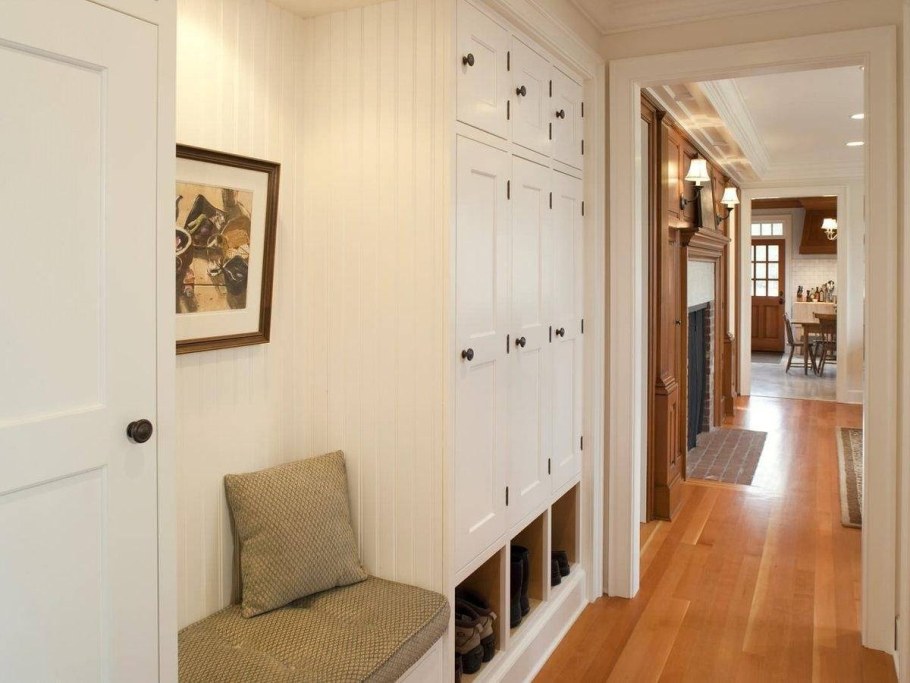 Интерьер узкой прихожей