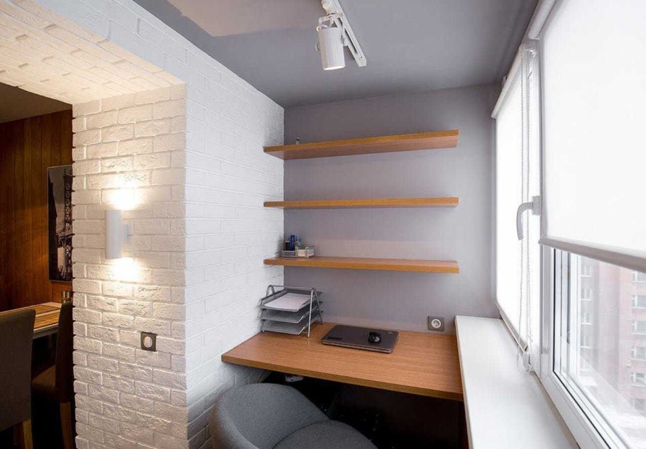 Рабочая зона на балконе