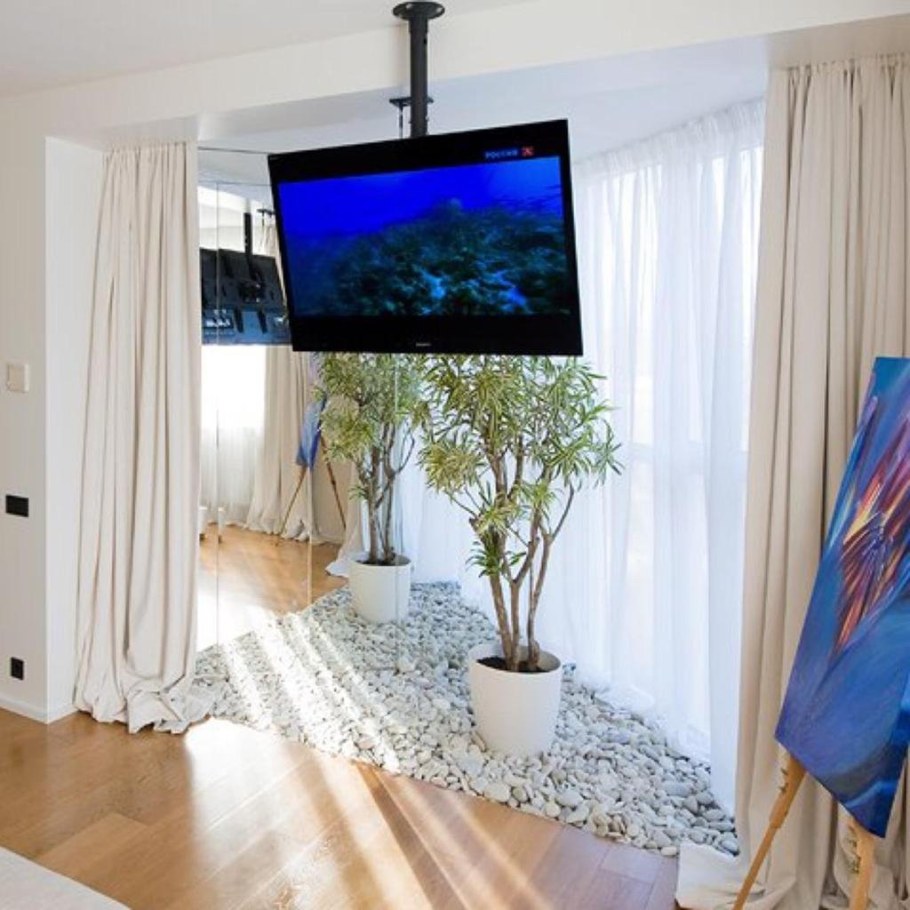 Телевизор на стене