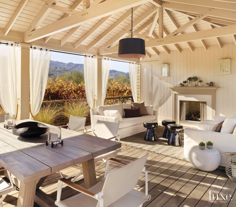 Внутренний интерьер беседки