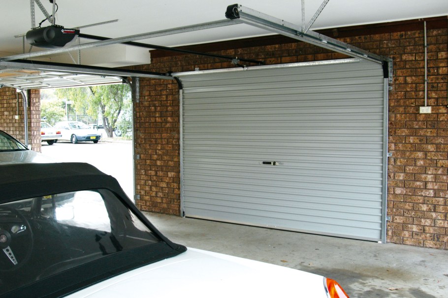 Поворотные ворота для гаража