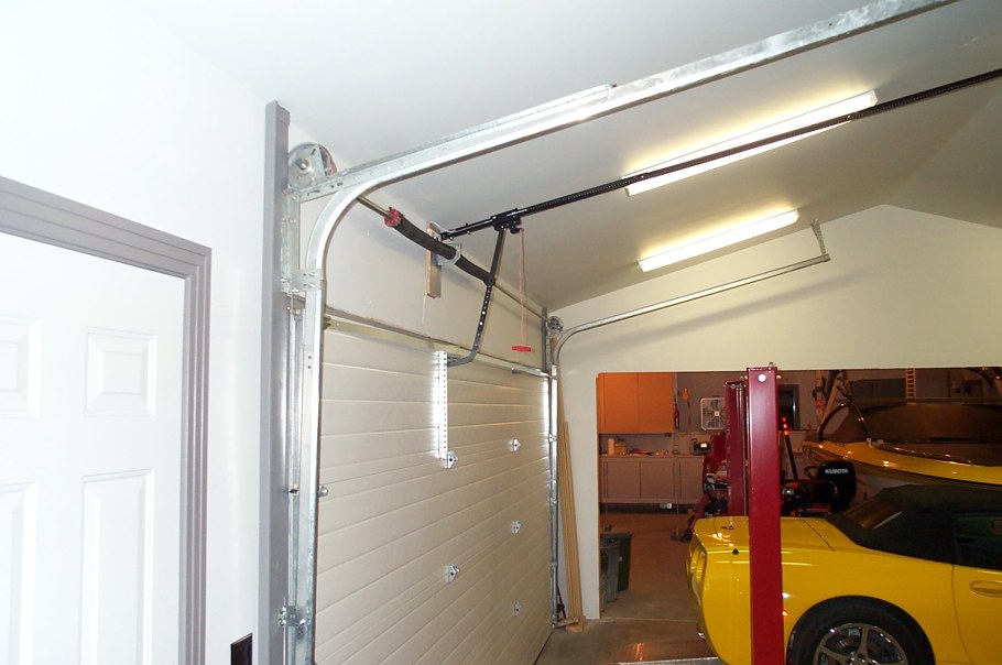 Подъемно секционные ворота с вертикальным подъемом