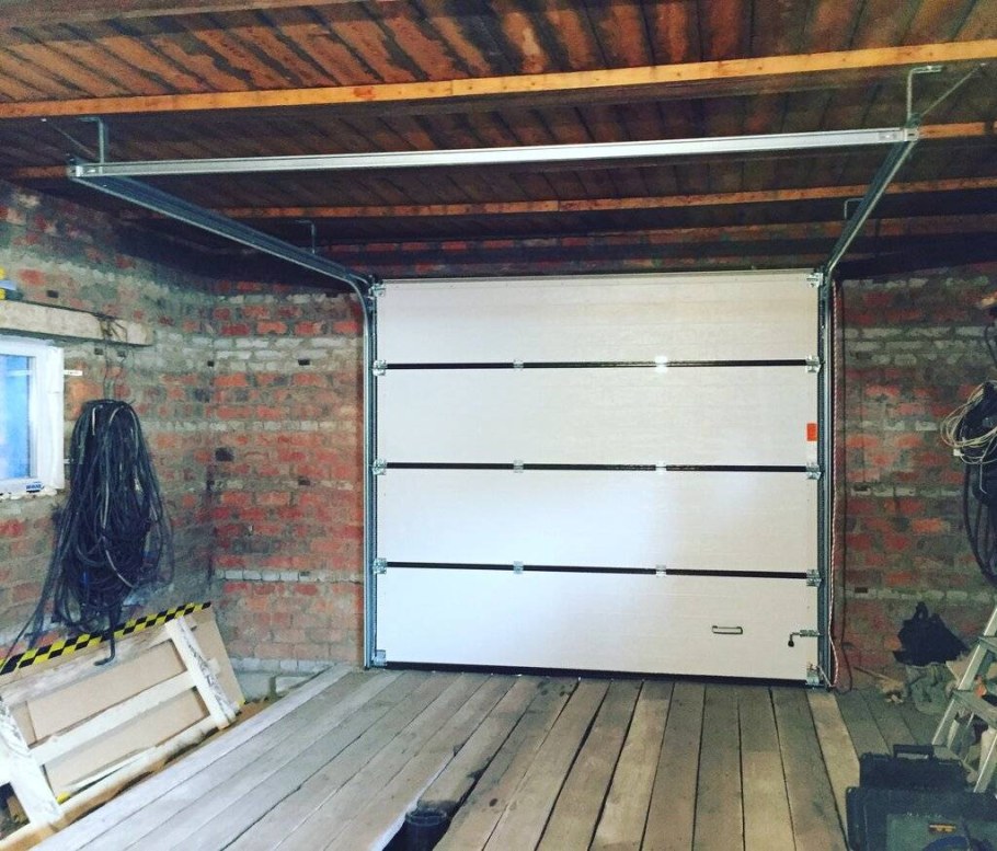 Гаражные ворота подъемные