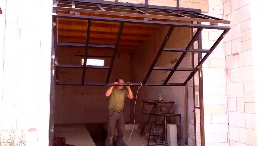 Складывающиеся ворота для гаража