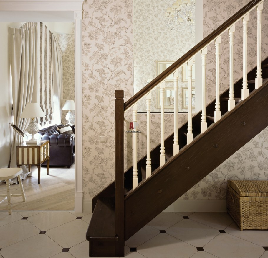 Коричневая лестница