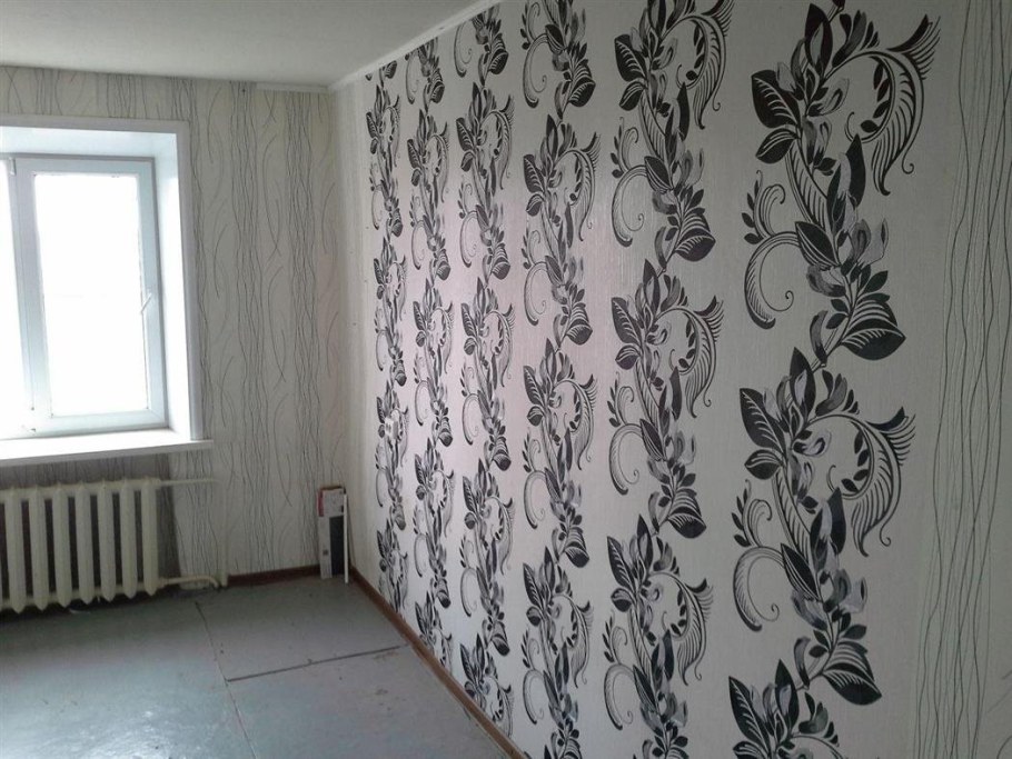 Разные обои в комнате