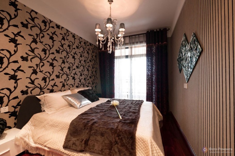 Спальня узкая и длинная