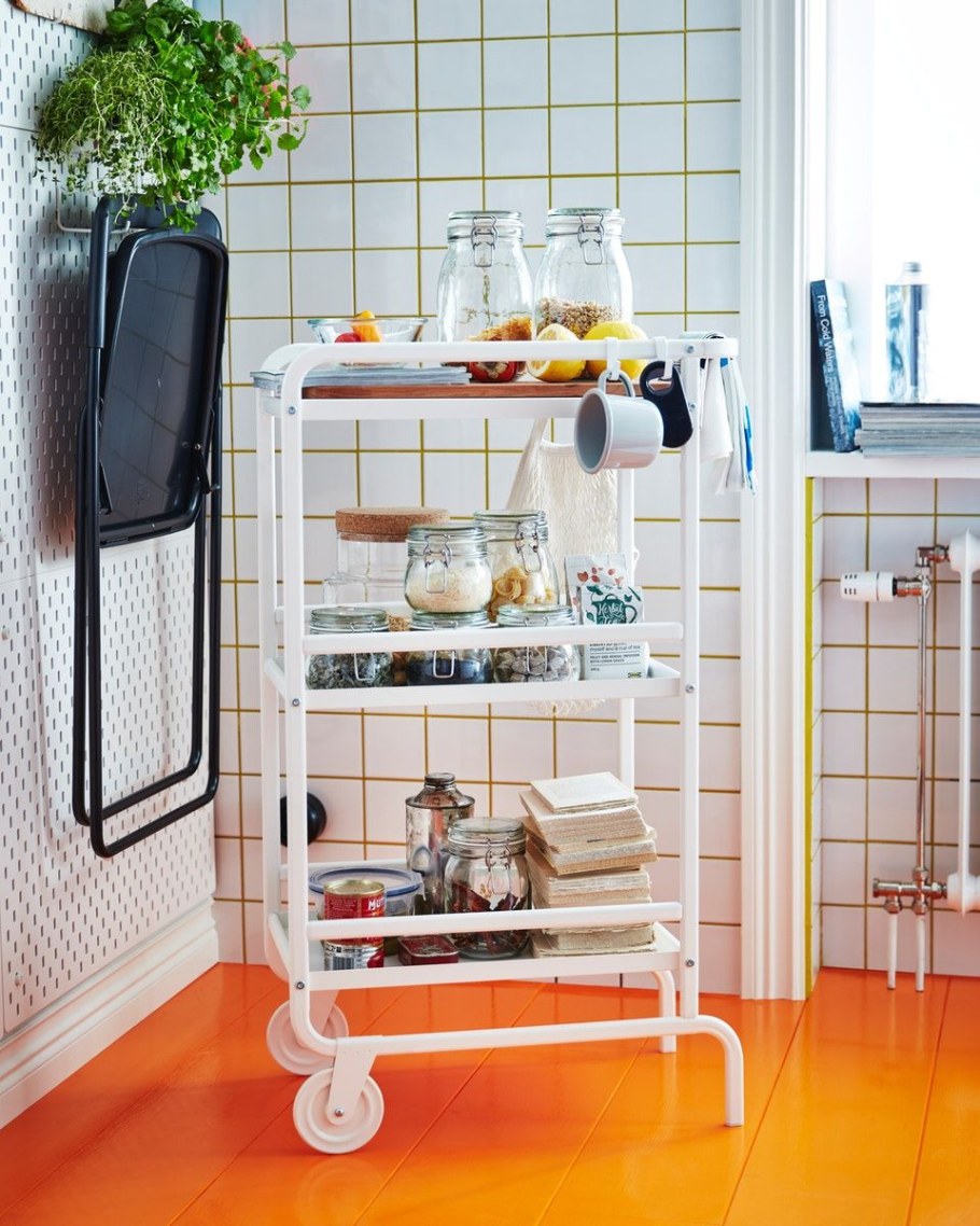 Тележка ВЕСКЕН икеа в интерьере