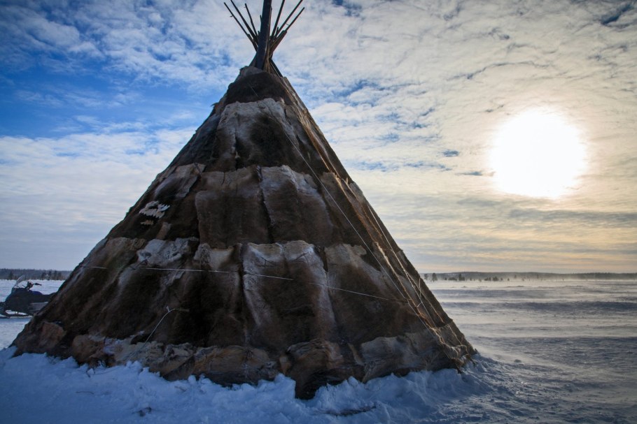 Яранга в тундре