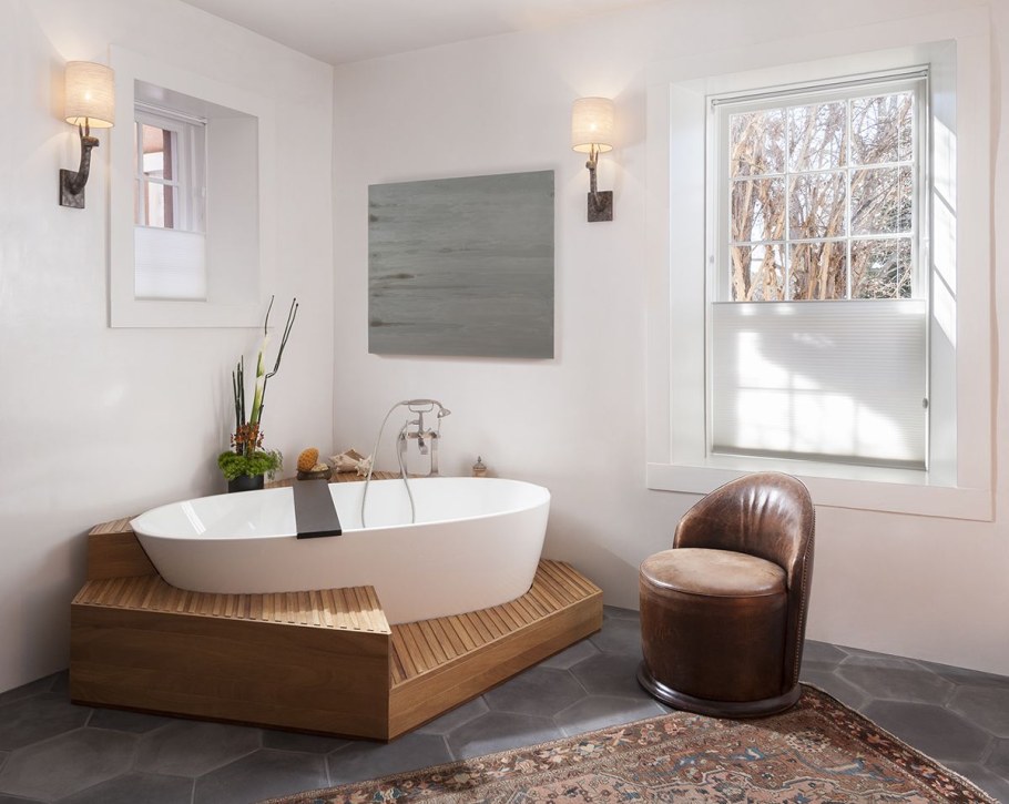 Отдельностоящая ванна на подиуме