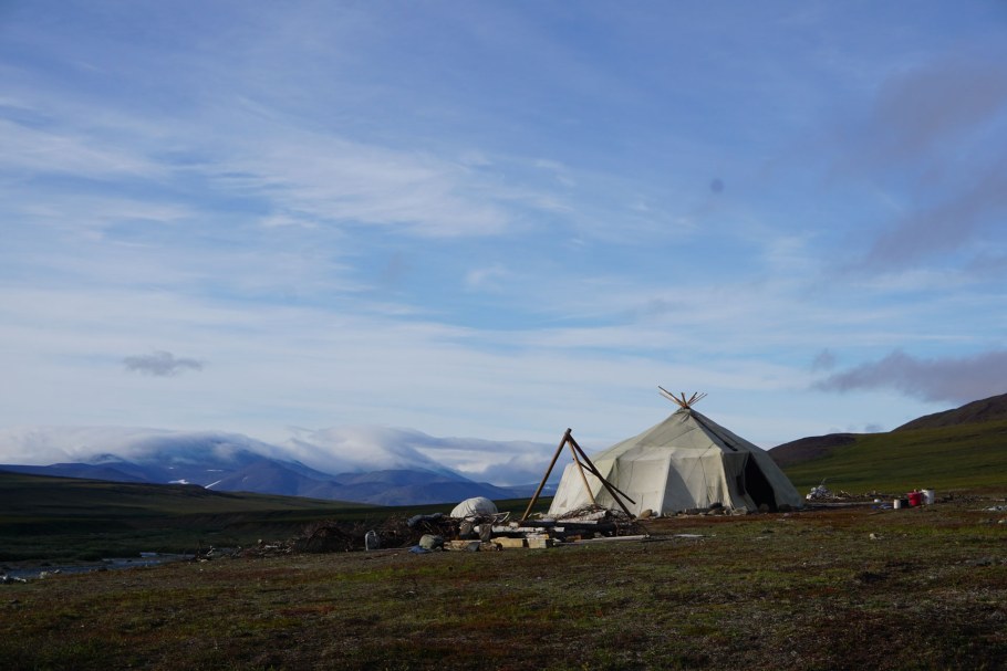Яранга в тундре