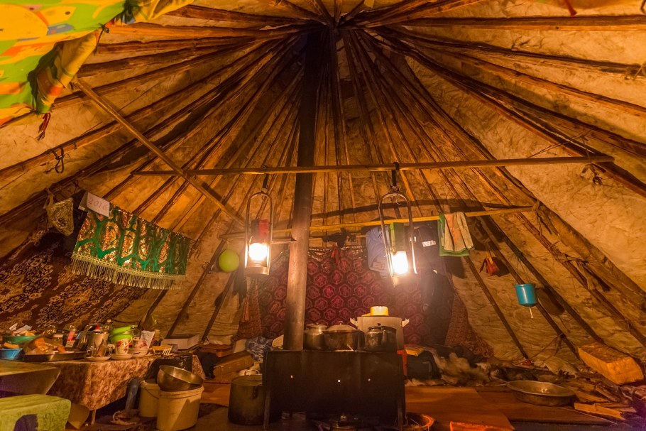 Чум ненцев внутри