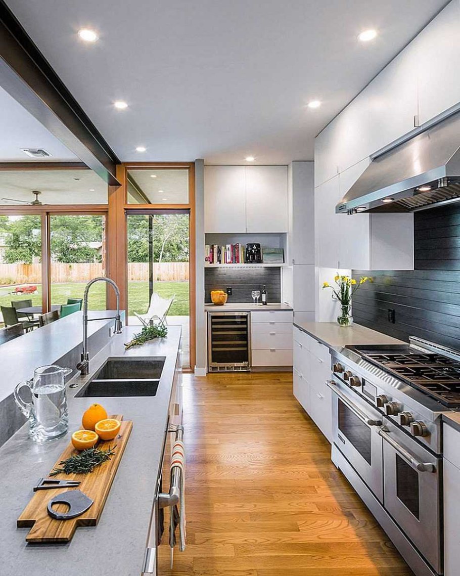 Интерьер большой кухни