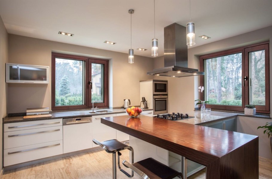 Большие окна на кухне