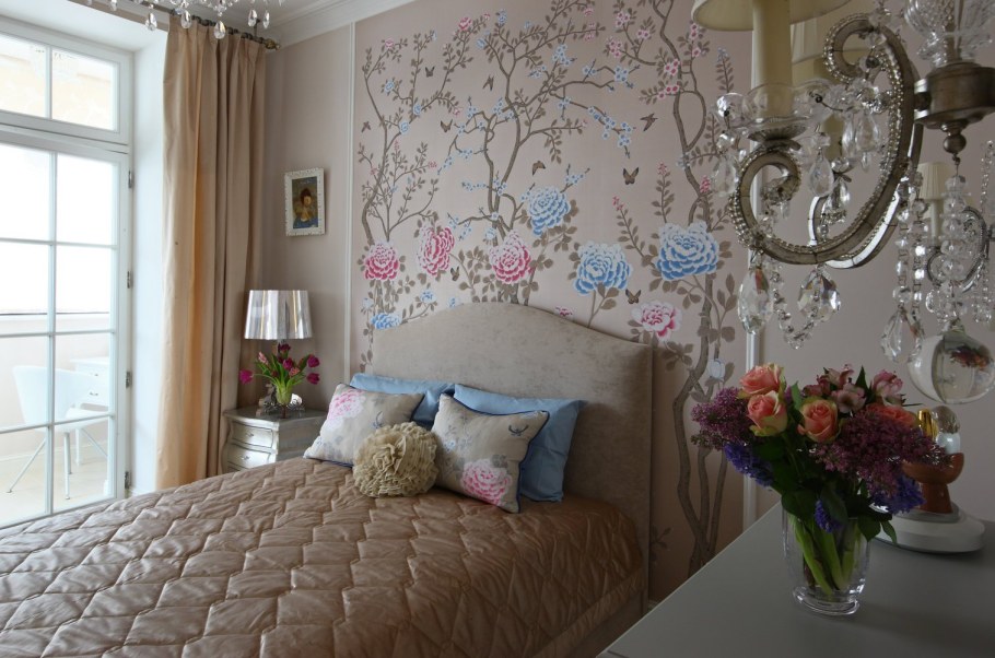 Украсить стену в спальне напротив кровати