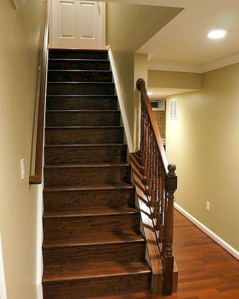 Лестница в подвал в частном доме