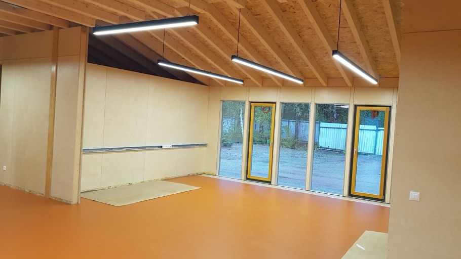 Линейные светильники в интерьере офиса