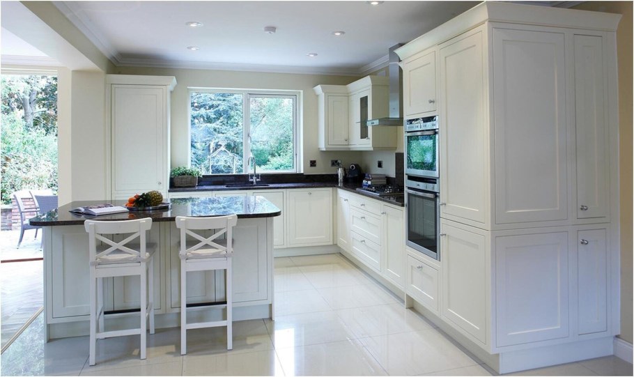 П образные кухни с островом