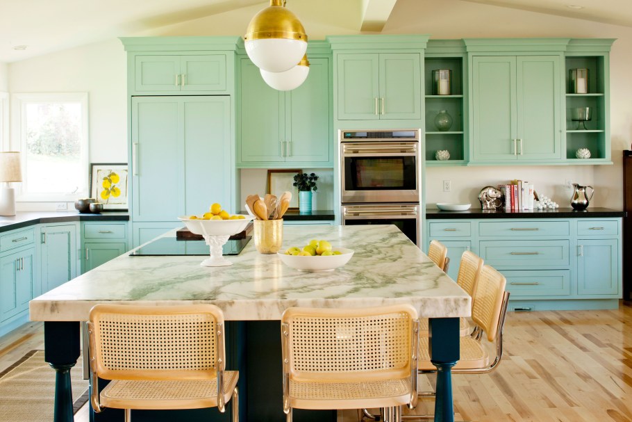 Кухня мятного цвета в интерьере