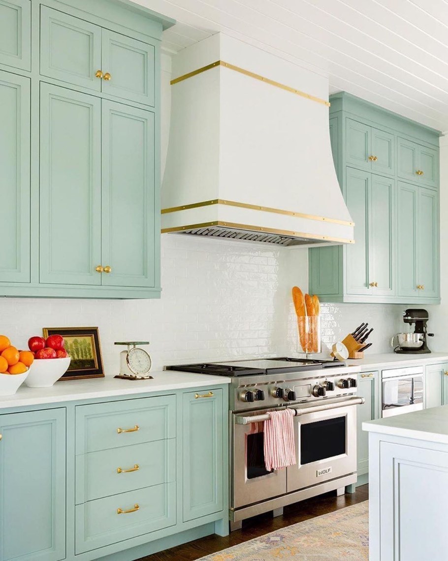 Кухонный гарнитур мятного цвета