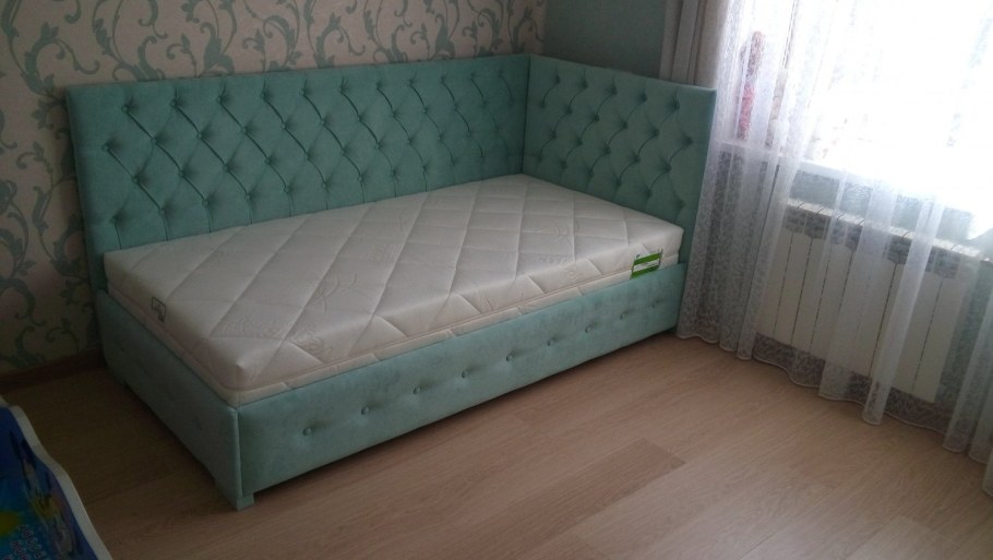 Кровать для подростка с каретной стяжкой