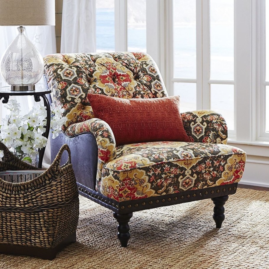 Красивое кресло