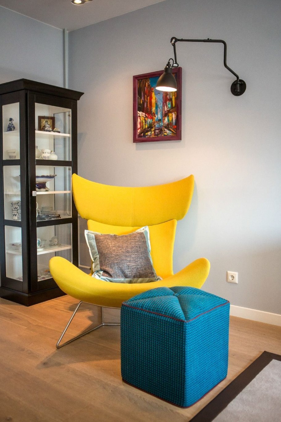 Кресло современное