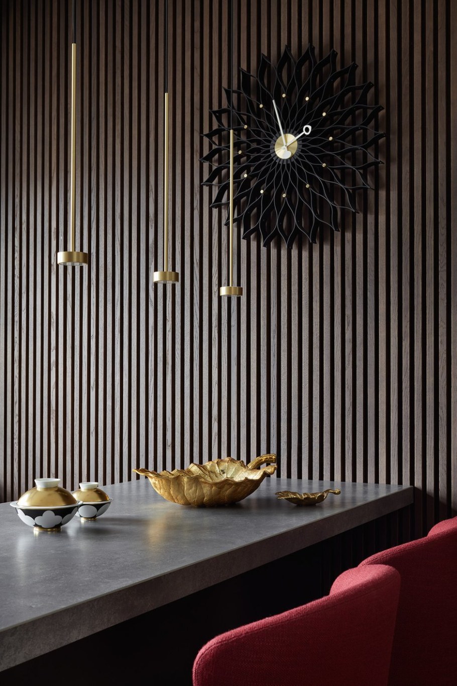 Деревянные рейки в интерьере на стене