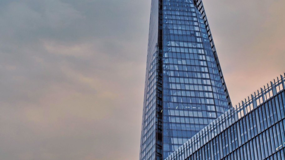 Архитектурные сооружения из одинаковых секций