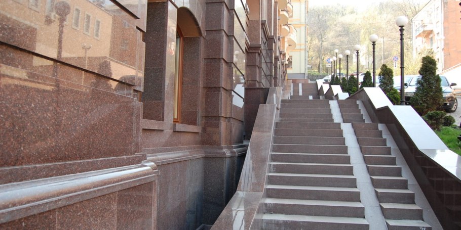 Облицовка гранитом