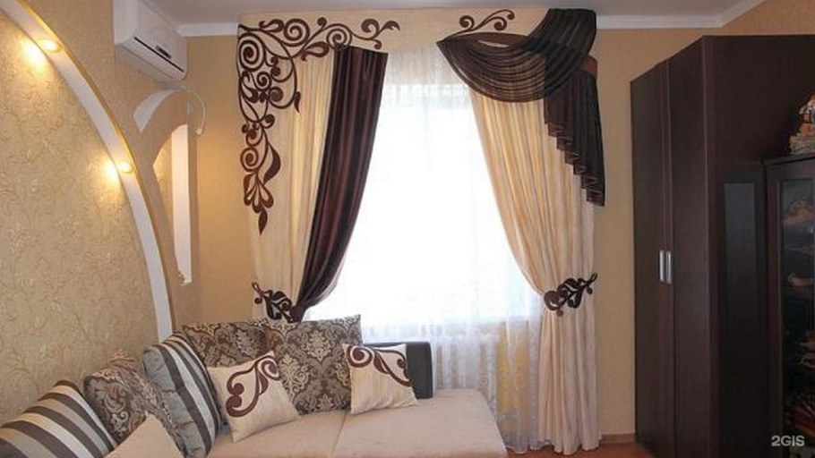 Шторы в гостиную с жестким ламбрекеном