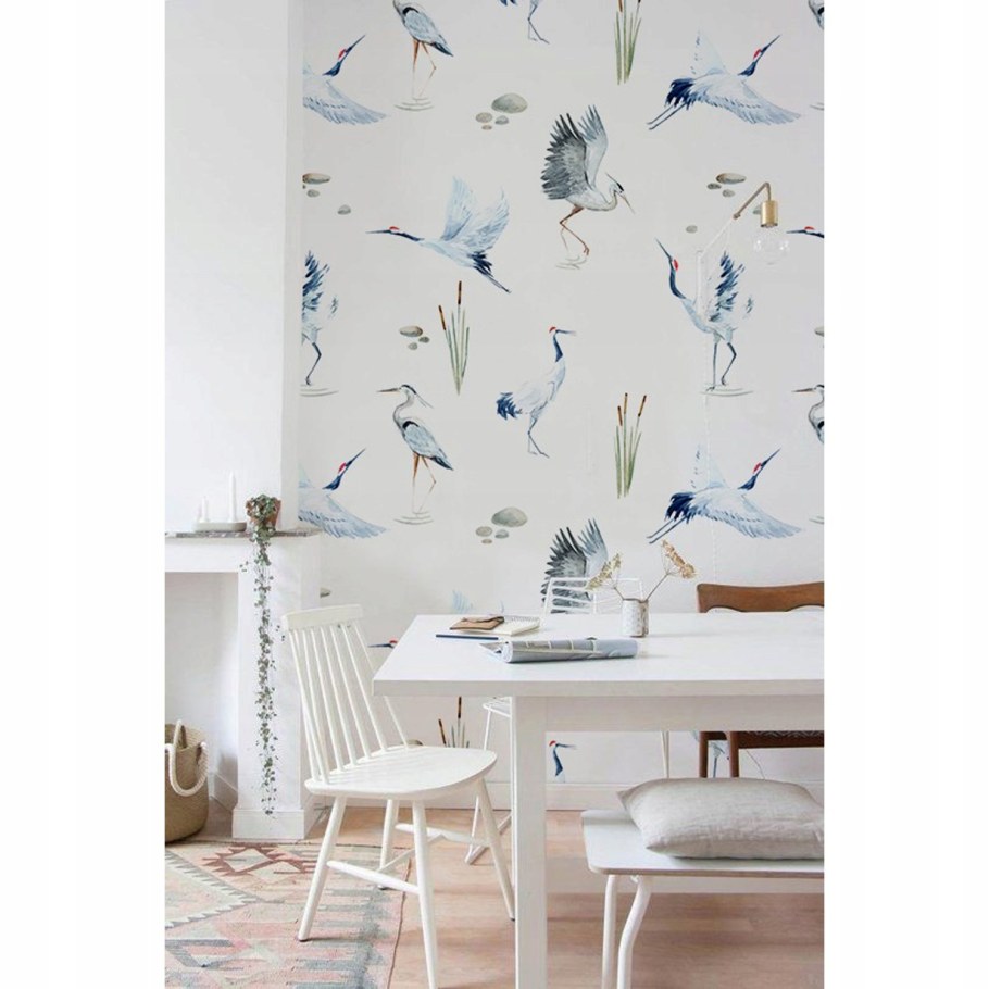 Обои с птичками в интерьере гостиной