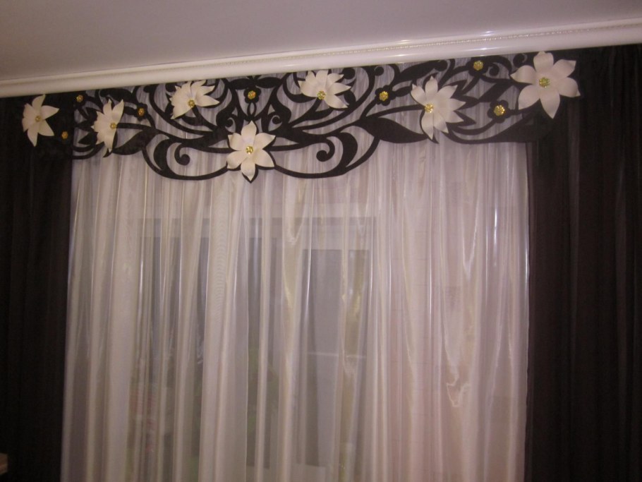 Жесткий ламбрекен