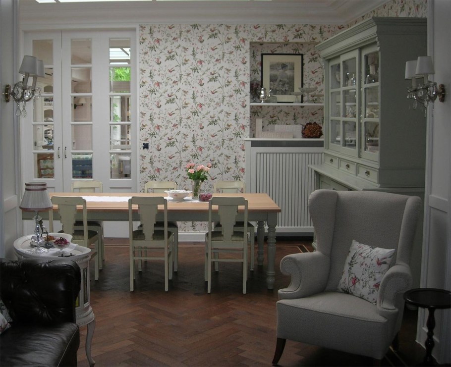 Обои с птичками в интерьере