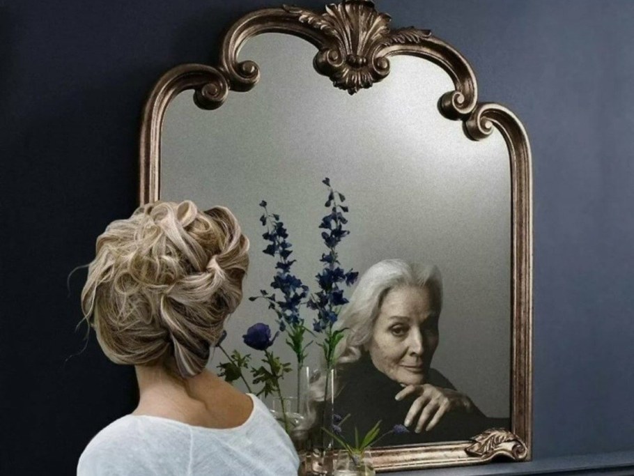 Женщина в зеркале