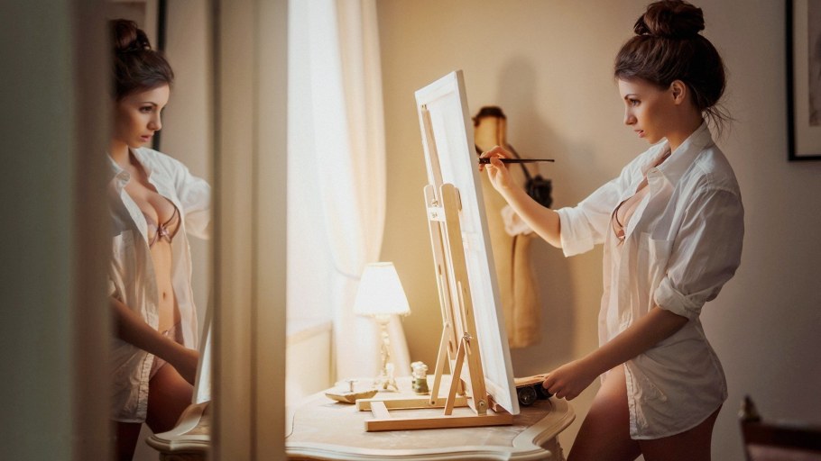 Девушка в зеркале