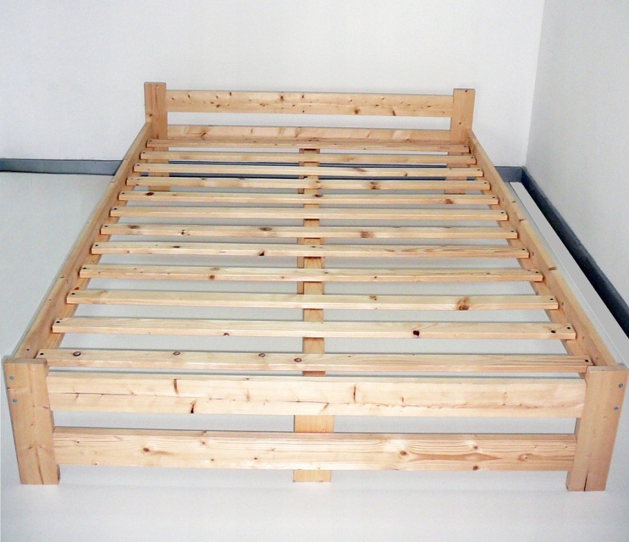 Деревянный каркас кровати
