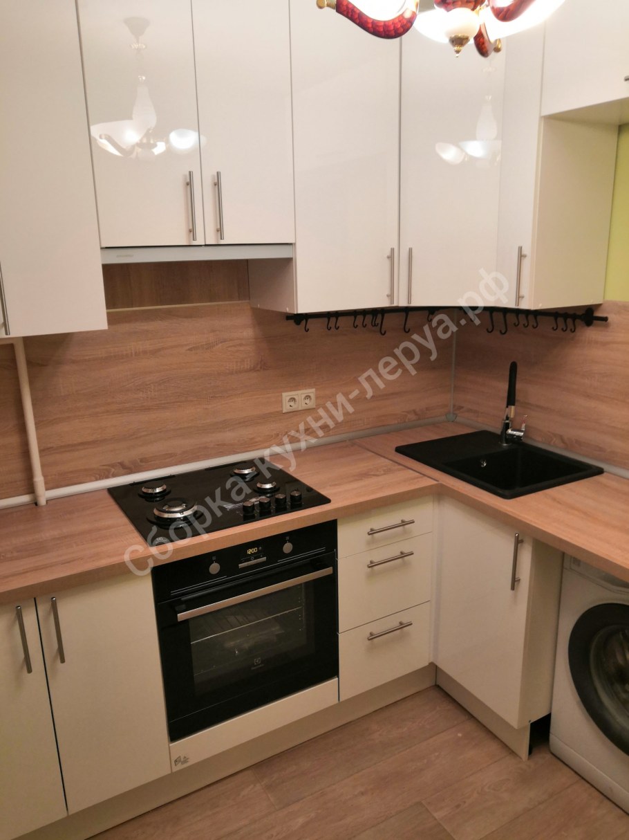 Угловые кухни с мойкой для маленькой кухни в Леруа Мерлен