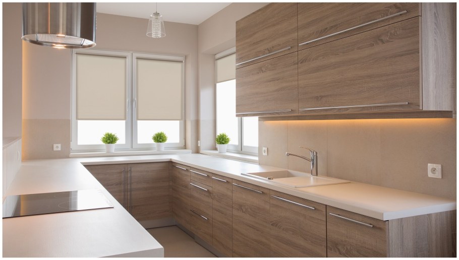 Бежевая кухня с деревянной столешницей